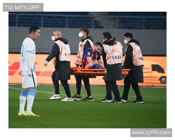 足球巨星伤痛回顾：那些年他们在场上的意外受伤瞬间